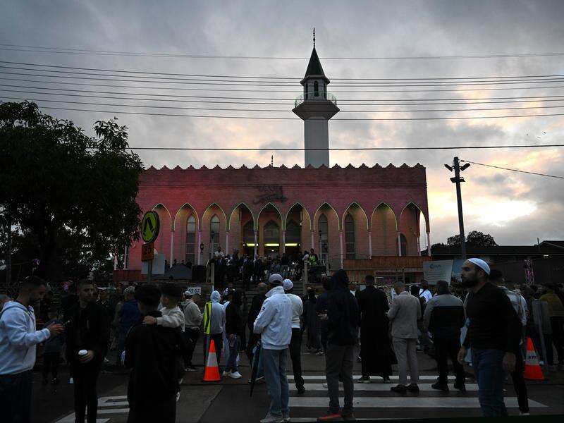 Graphic threat to burn mosque in second menacing letter