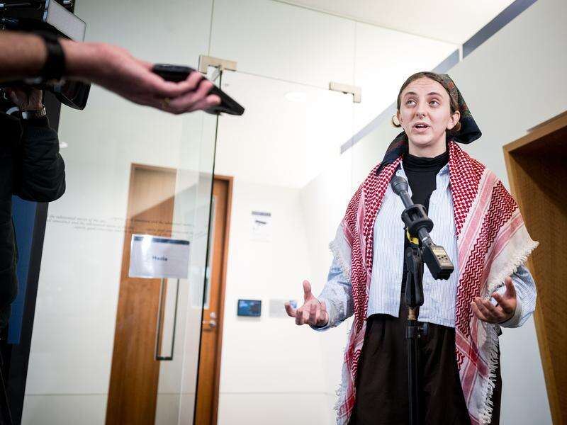Jewish student backs violence against colonisation