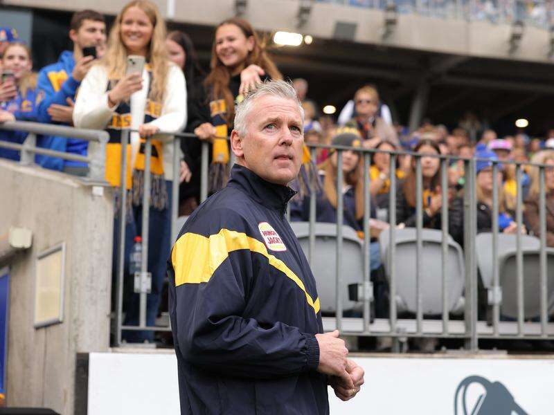 Simpson says goodbye as West Coast fans pay tribute | Riverine Herald