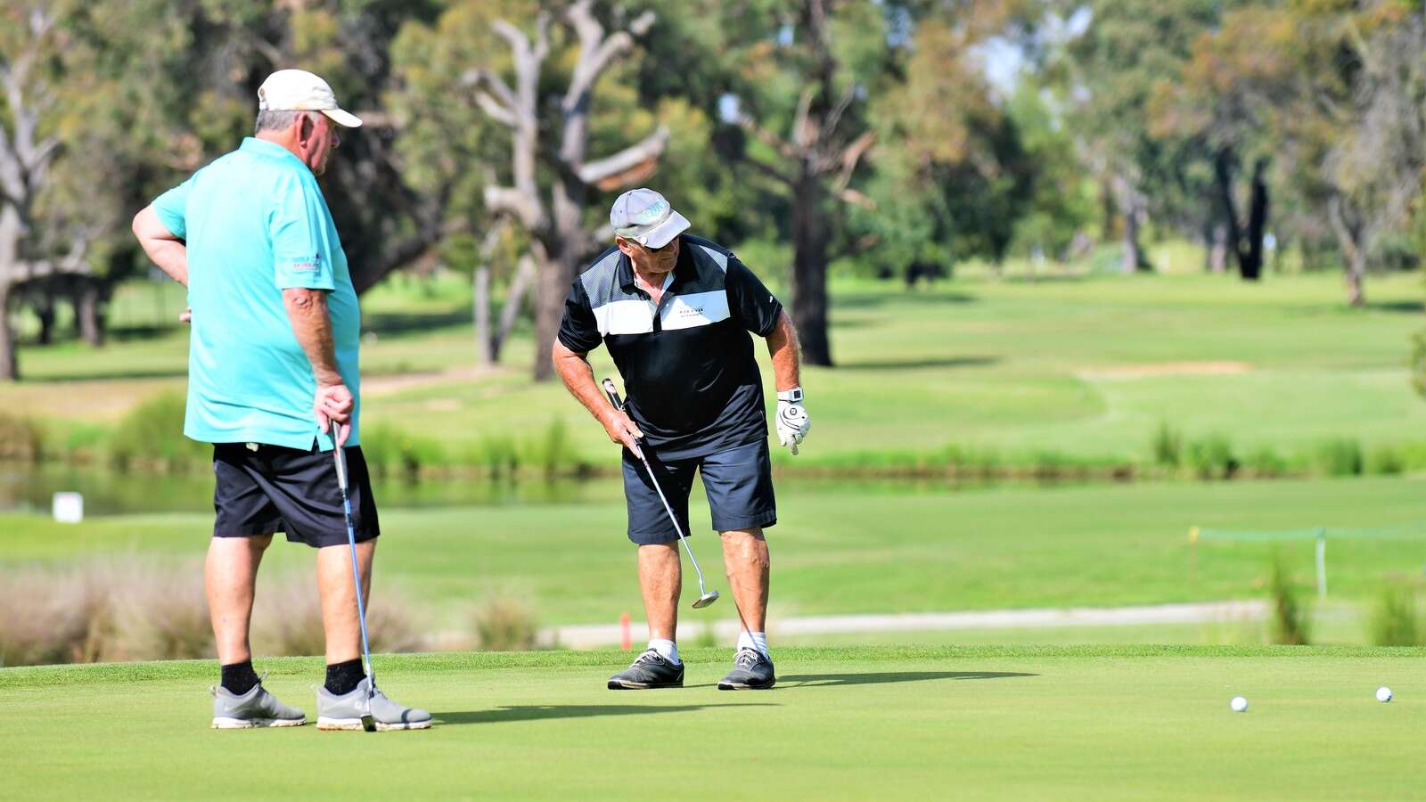 Tough conditions test golfers Country News