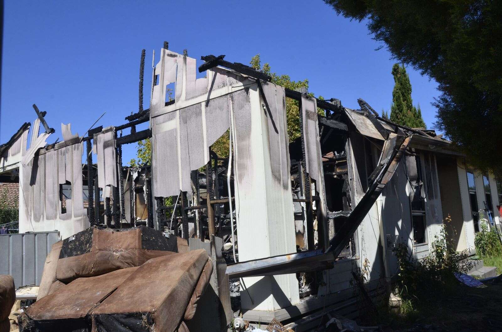 Cobram bands together to support family who lost everything in house