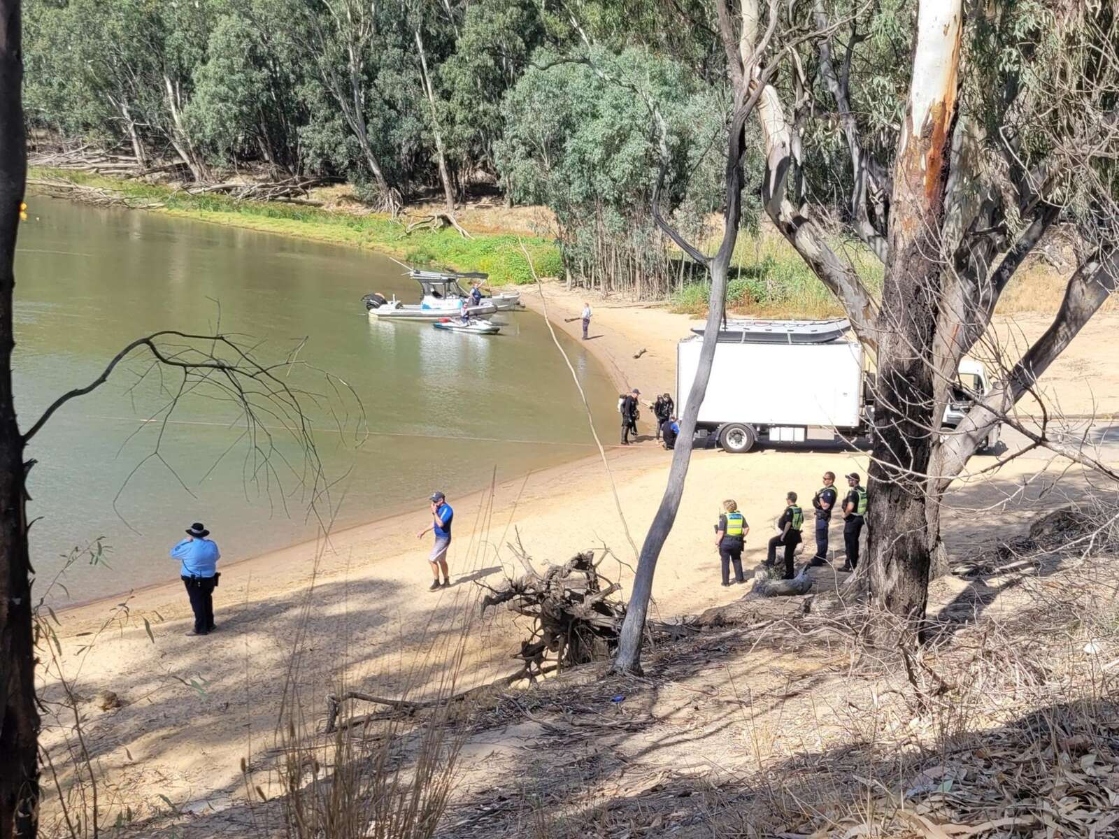 Police retrieve stolen car from river | Shepparton News
