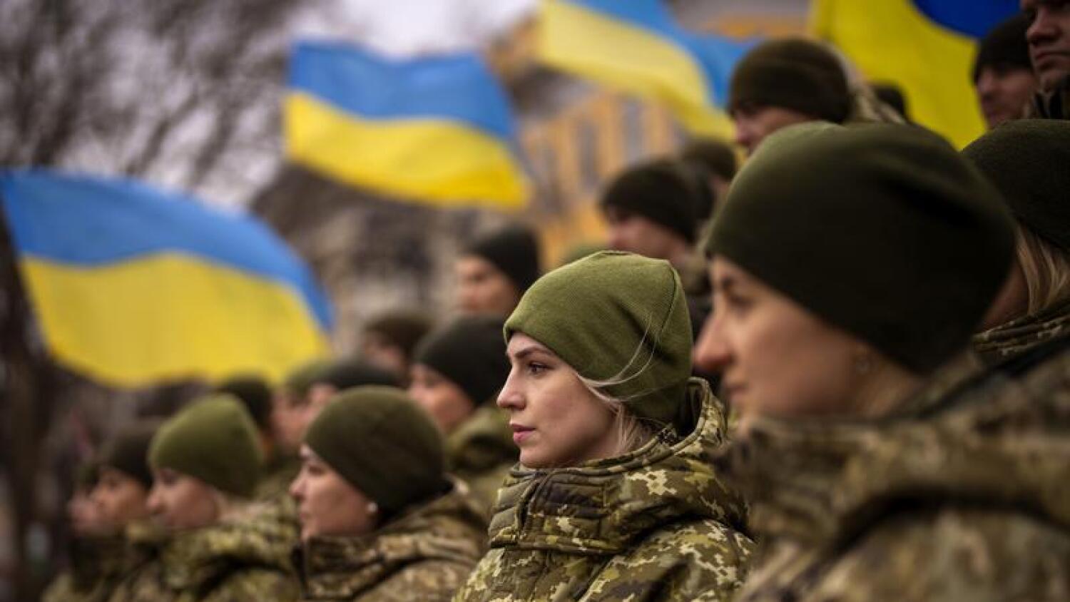 Военная информация украины. Женщины на войне в Украине. Женщины воюют на Украине. Передовая на войне Украина. Форма ВСУ 2022.