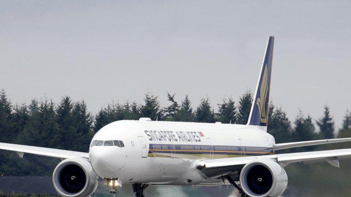 A Singapore Airlines Boeing 777-312ER