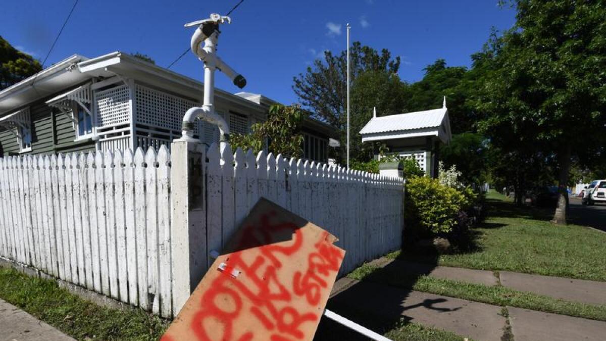 A sign warning of looters in a Queensland street.