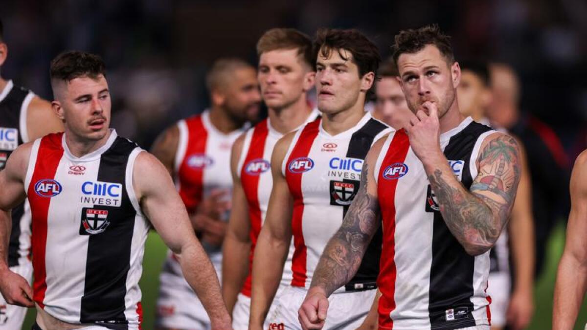 Disappointed St Kilda players.