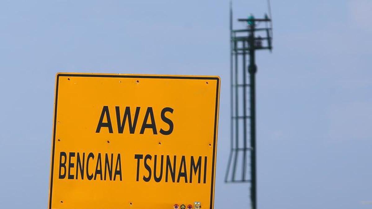 Indonesia tsunami alert sign
