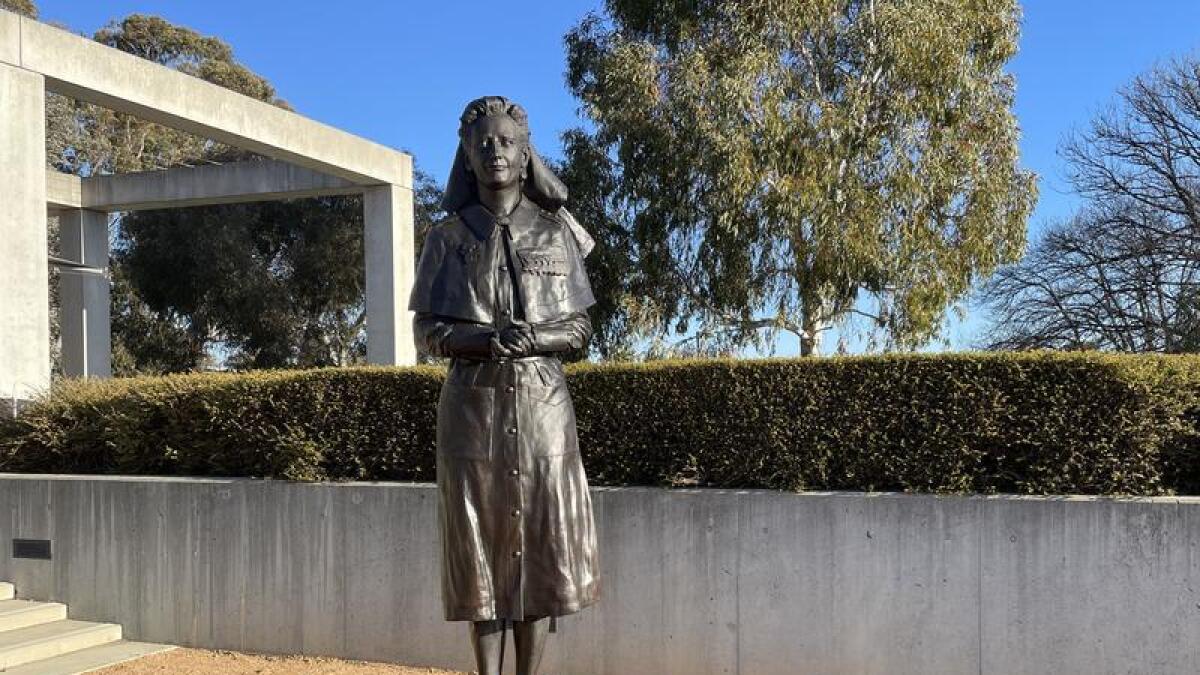 A sculpture of Vivian Bullwinkel at the Australian War Memorial