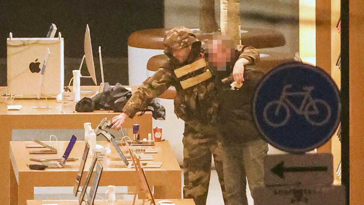 Suspected hostage taker in Amsterdam