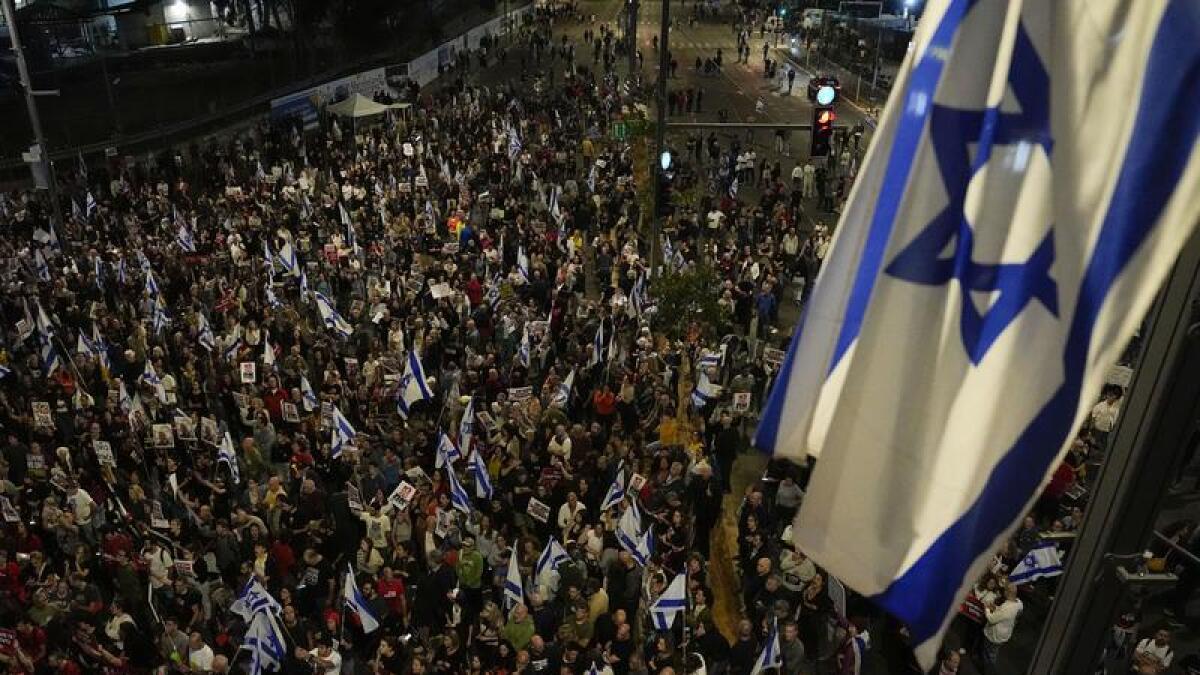 People protesting against Israeli PM Benjamin Netanyahu's government