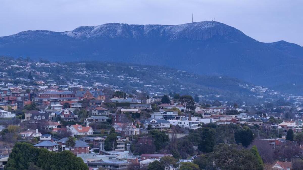 Snow-covered kunanyi / Mt Wellington (file image)