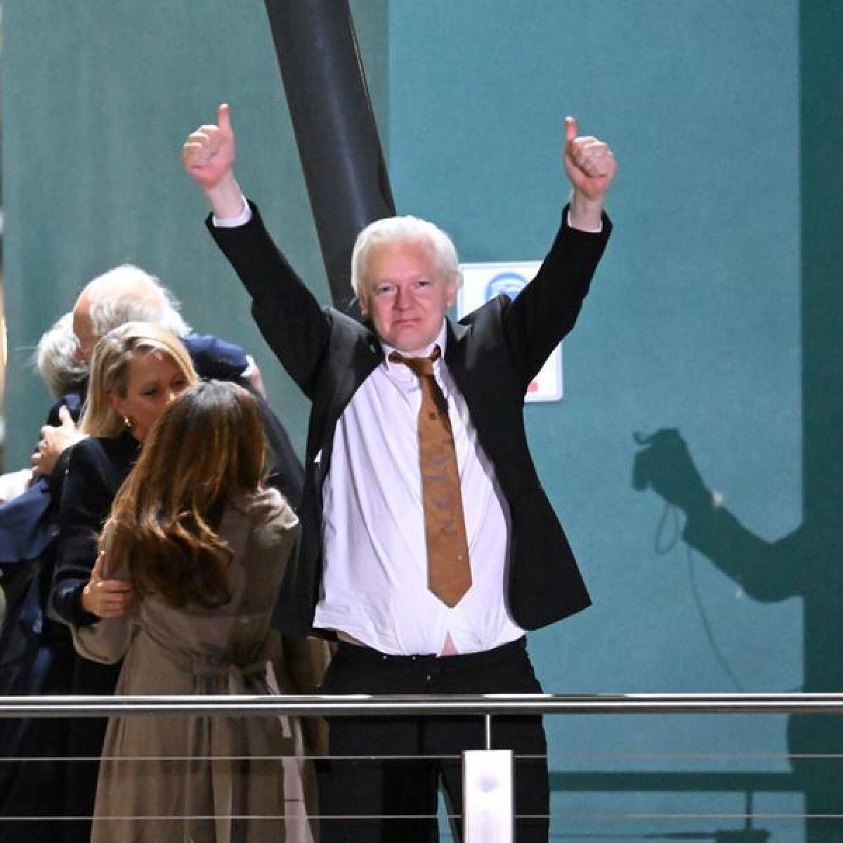 WikiLeaks founder Julian Assange give the thumbs up to supporters