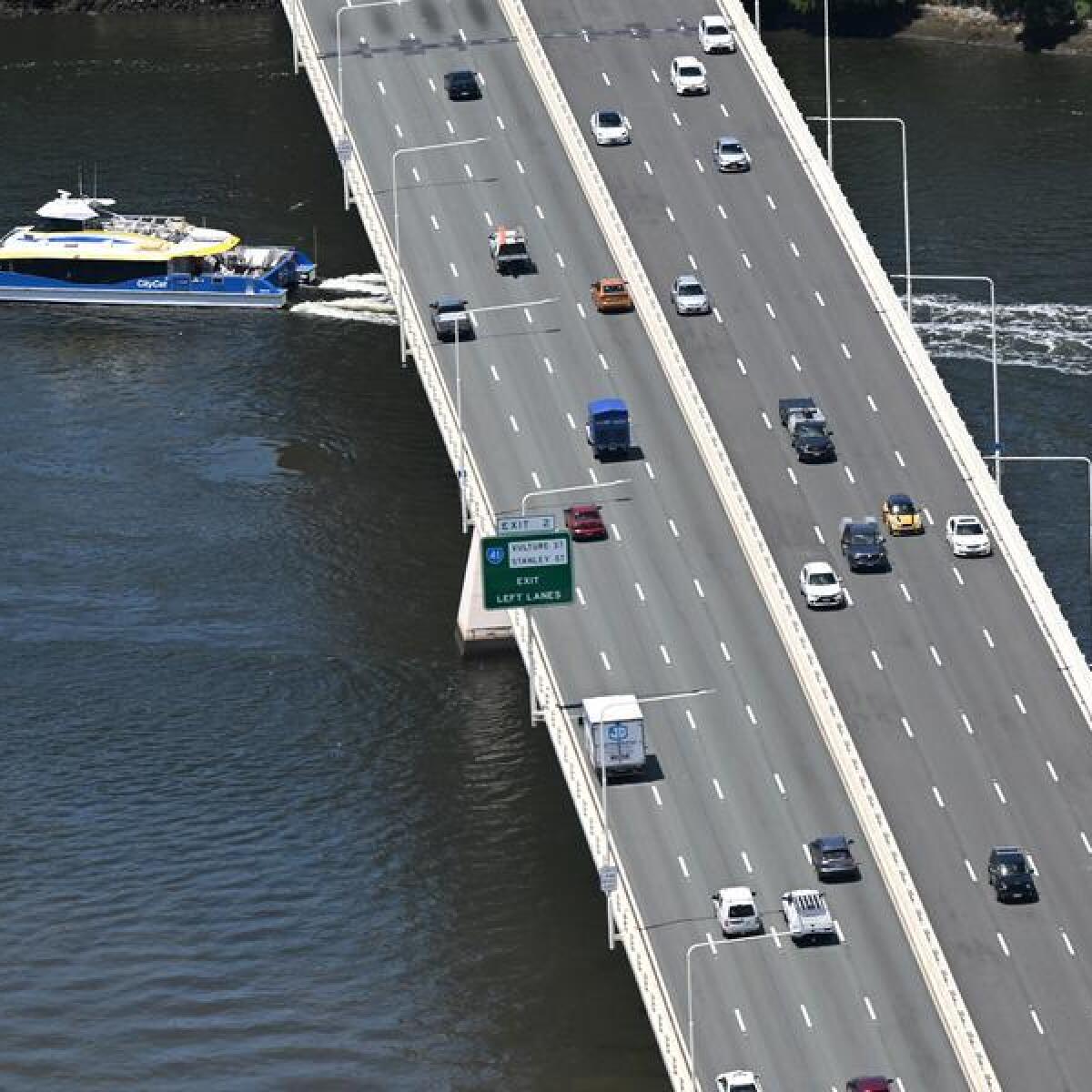 Traffic on Brisbane's Captain Cook Bridge