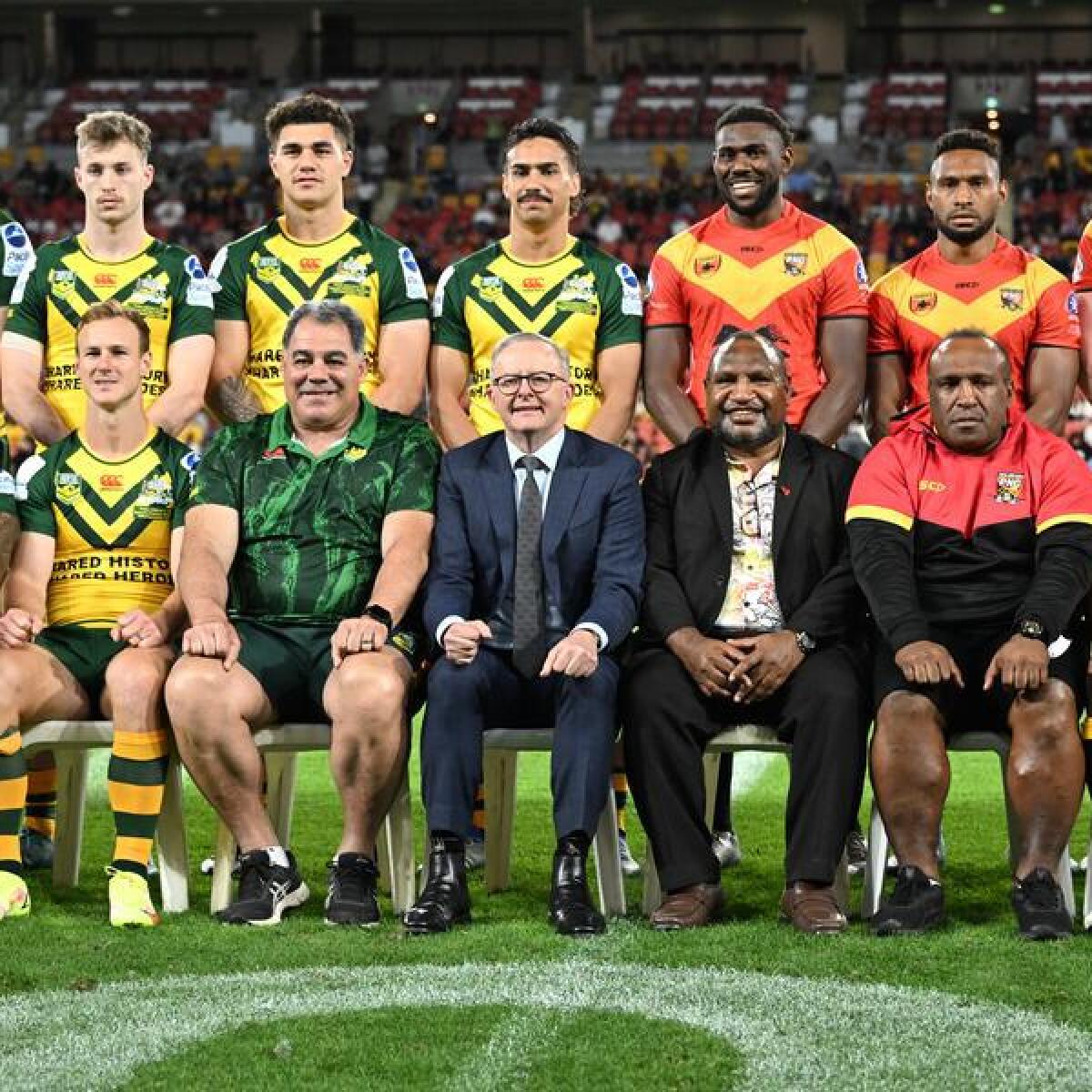 Australia PM Anthony Albanese and PNG PM James Marape in team photo.