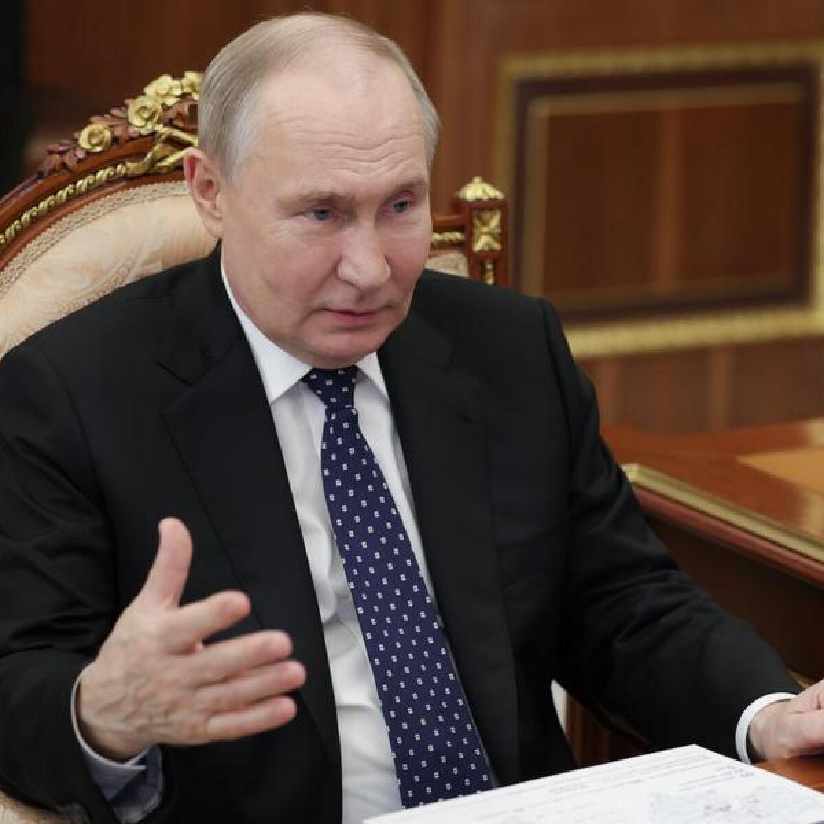 Putin extends defence ministry purge, employs niece