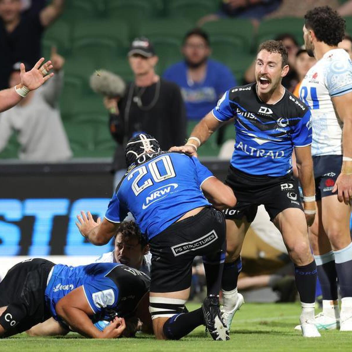 Reed Prinsep scores a try for the Western Force.