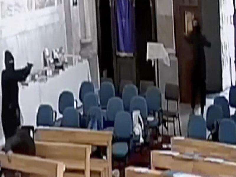 Türkiye'de bir kiliseye ateş açan şüpheli silahlı kişiler tutuklandı