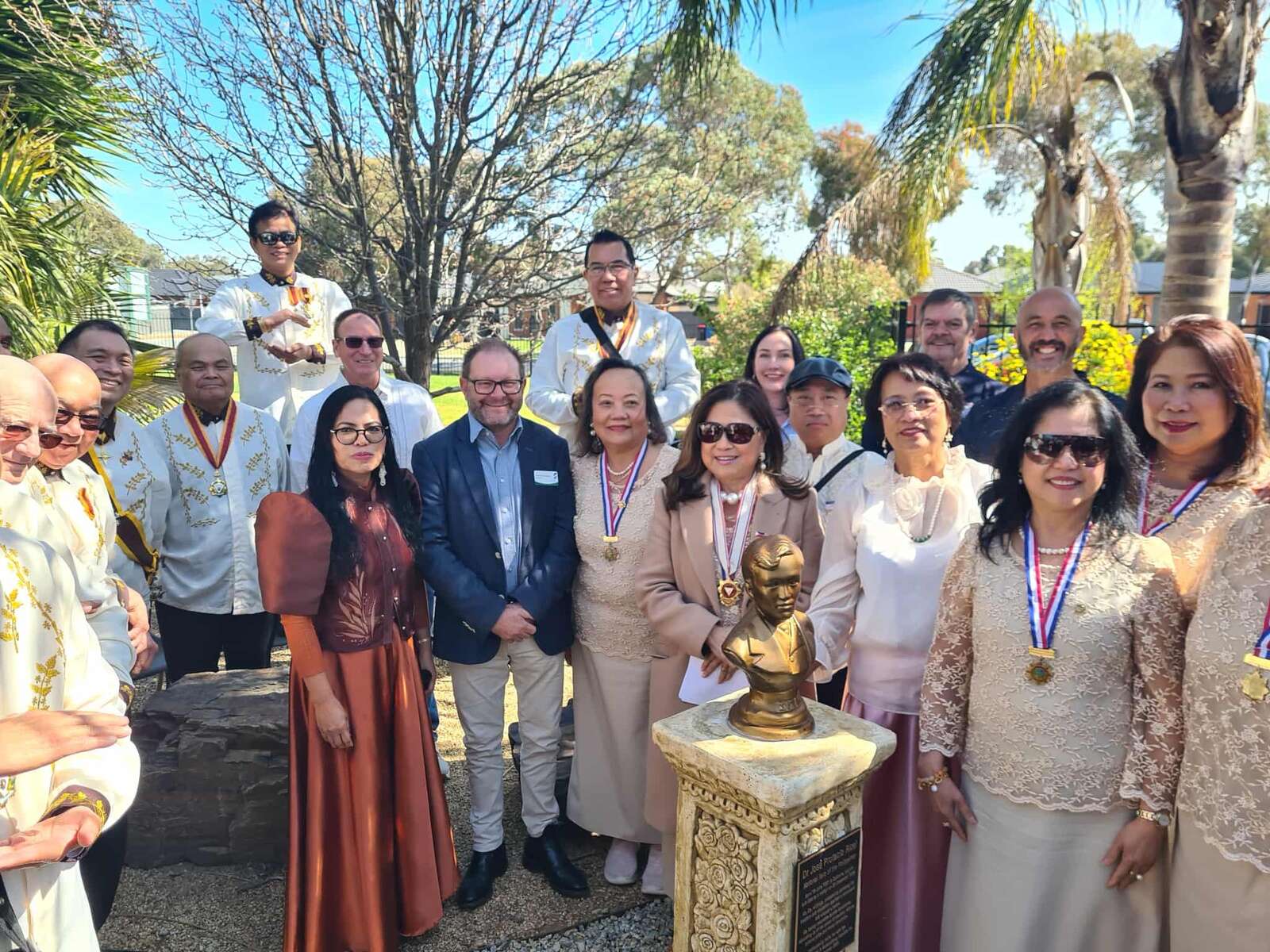 Unveiling of new statue at Philippine House