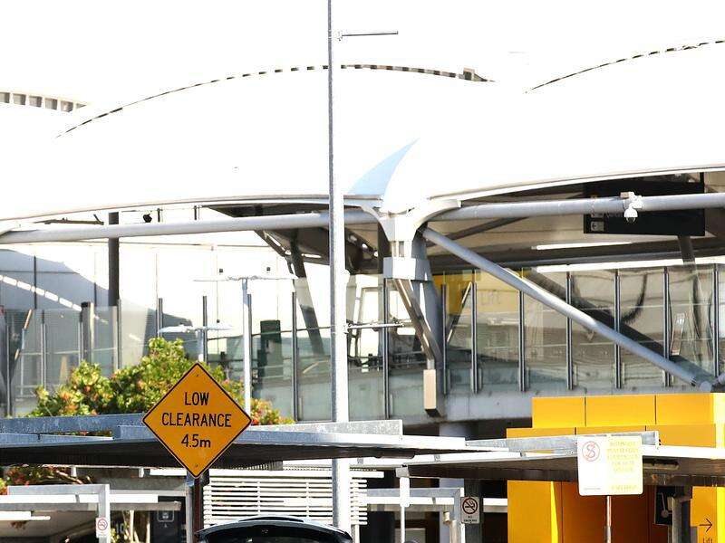 Havaalanını ve mağazaları ziyaret ettikten sonra kızamık uyarısı