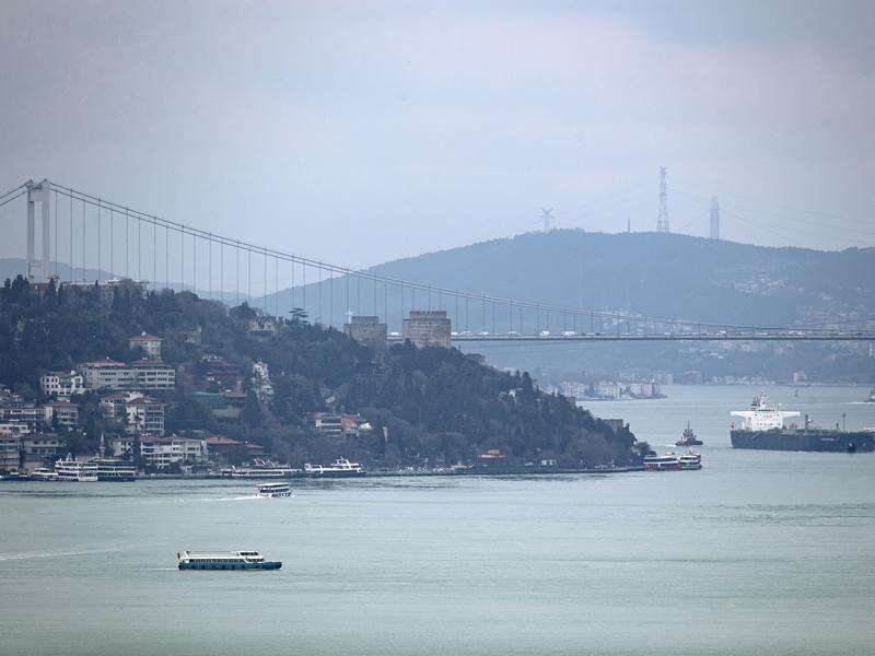 Türkiye, Ukrayna'ya giden İngiliz mayın arama gemilerini engelliyor