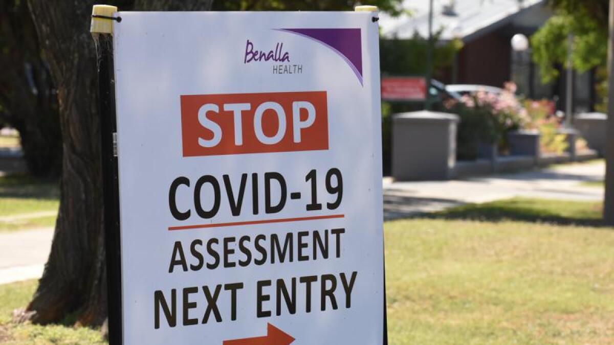 Free N95 masks are available to community members attending Benalla Health’s COVID testing clinic.