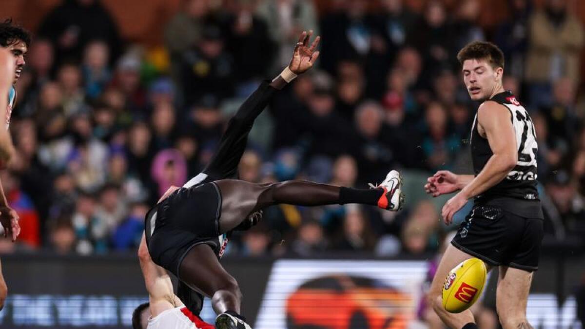 Aliir Aliir suffered concussion in tackle by St Kilda's Jack Higgins
