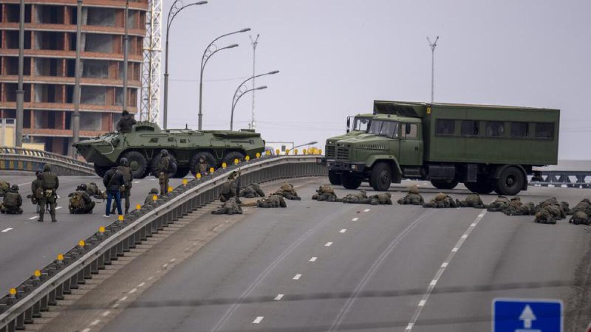 Ukrainian soldiers take position on a bridge inside Kyiv