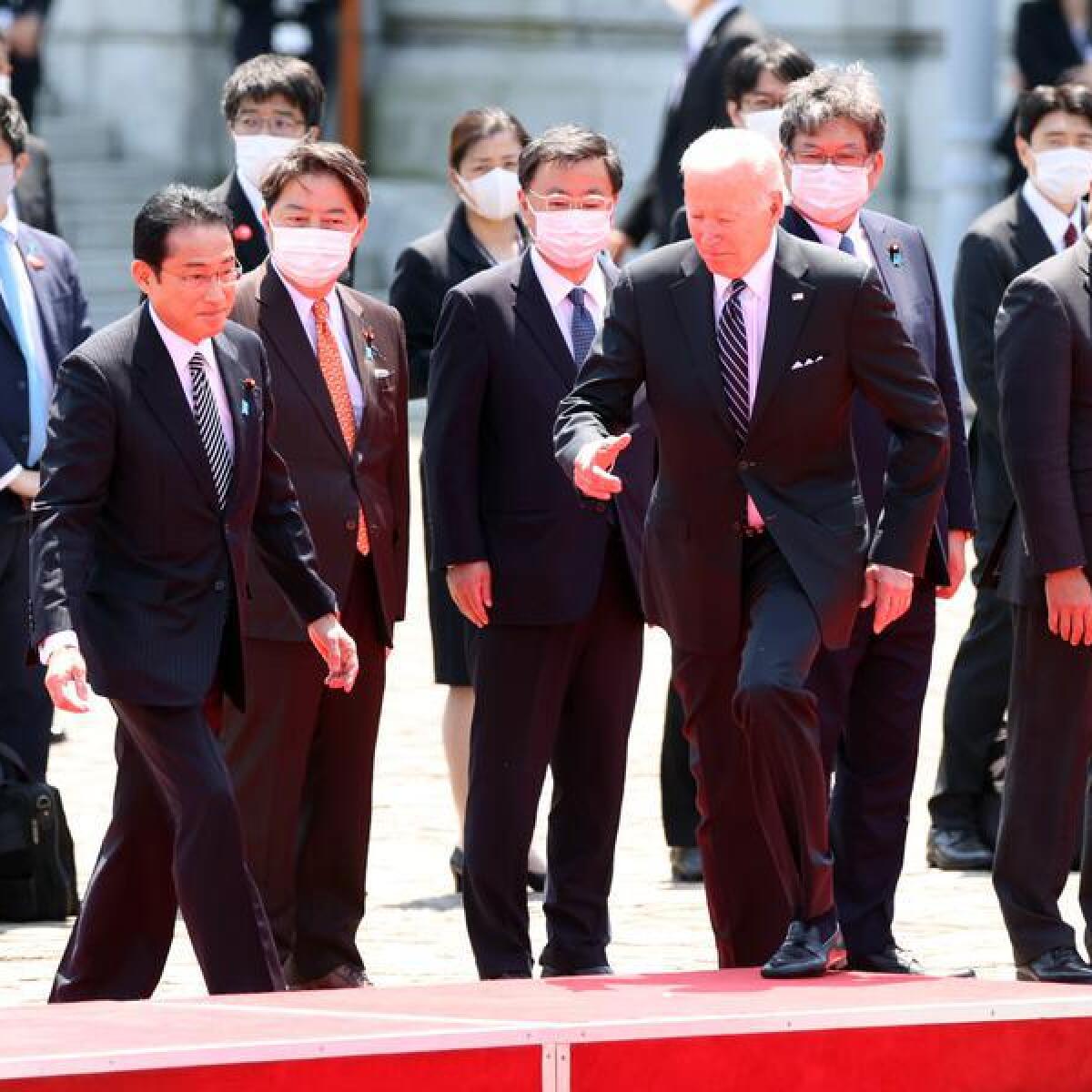 US President Joe Biden (centre)