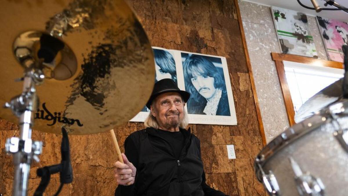 Drummer Alan White has died at his home in Seattle at the age of 72.
