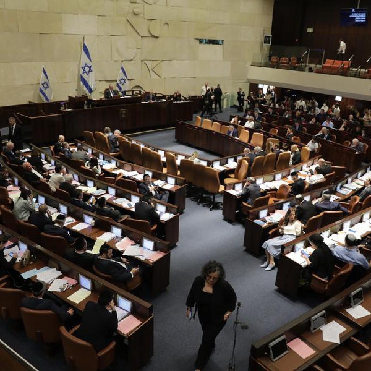 Knesset members in the voting session to dissolve parliament.