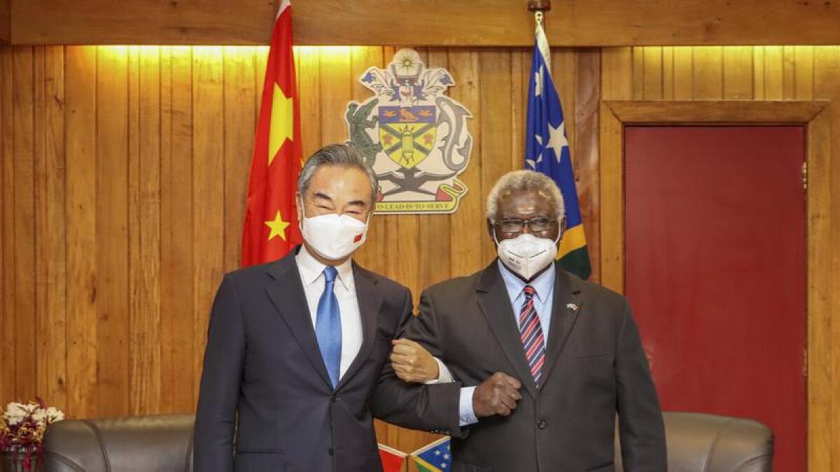 Wang Yi (l) with Solomon Islands PM Manasseh Sogavare.