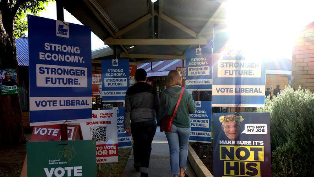 Voters arrive at a polling booth for the 2022 federal election.