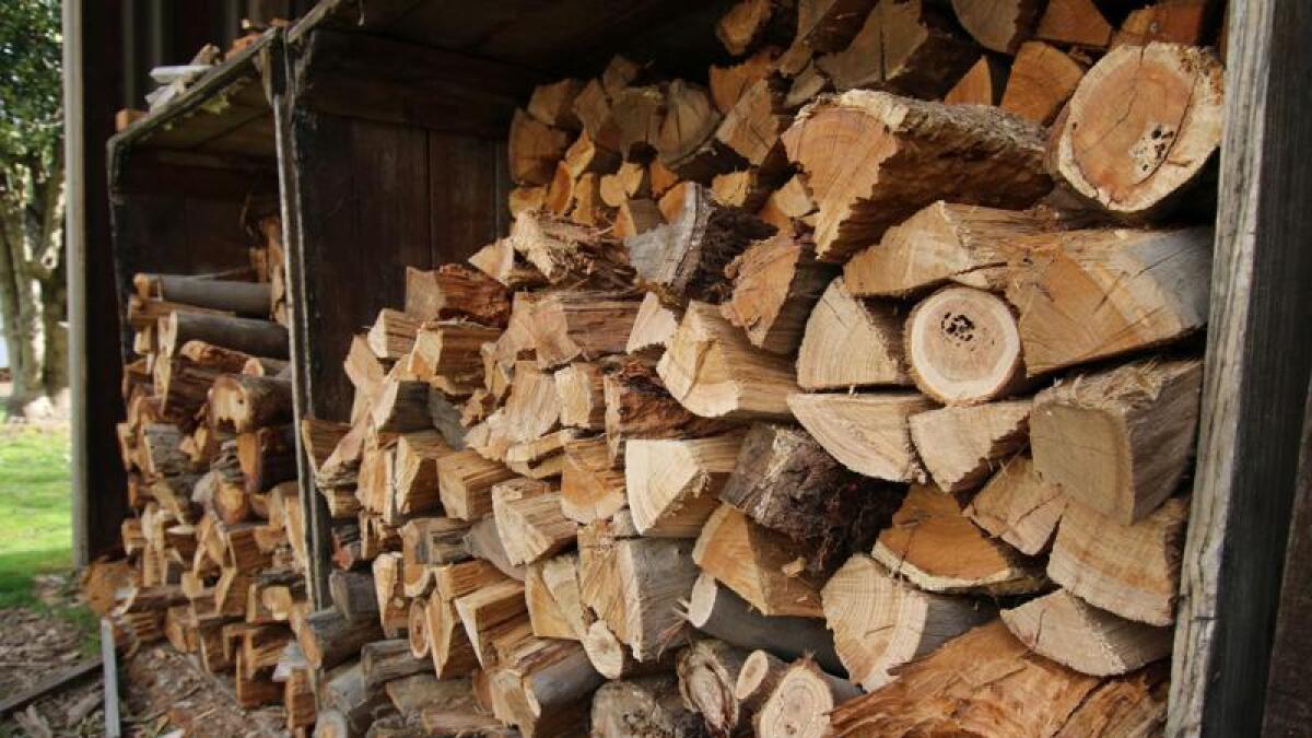 The Coservation Regulator and Parks Victoria are reminding everyone of firewood collection restrictions. 