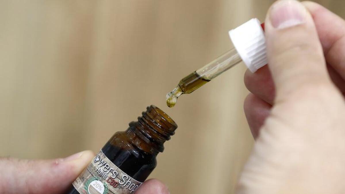 A bottle and a dropper with cannabidiol (archive image)